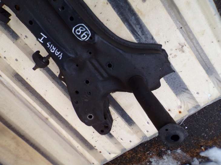 Toyota Yaris I Belka Zawieszenia Sanki Wózek Nr.98 - Image 2