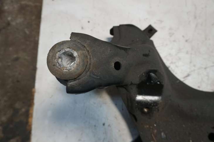 Hyundai I40 Belka Zawieszenia Przedniego Sanki 62401-3z100 - Image 3
