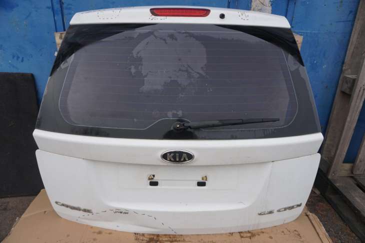 Kia Carens III 2006-2013R Klapa Bagażnika 737001D040 Biała Szyba 871101D011