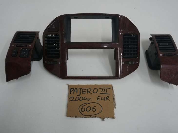 Mitsubishi Pajero III Ramka Konsoli Mr456379 Mr402451 Mr456373