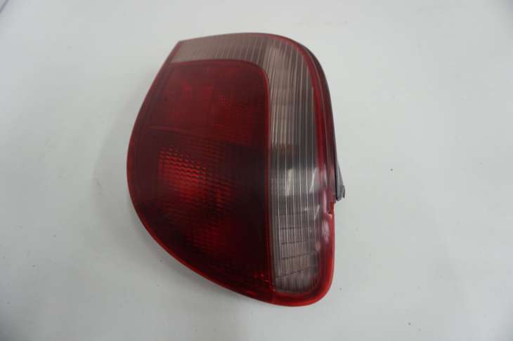 Toyota Yaris I Lampa Prawa Tylna Europa 2001rok - Image 2