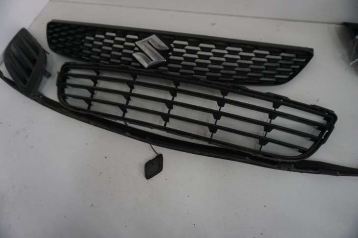 Suzuki Swift IV Mk7 Atrapa Kratka Zderzaka 71741-68l0 1751-68l0
