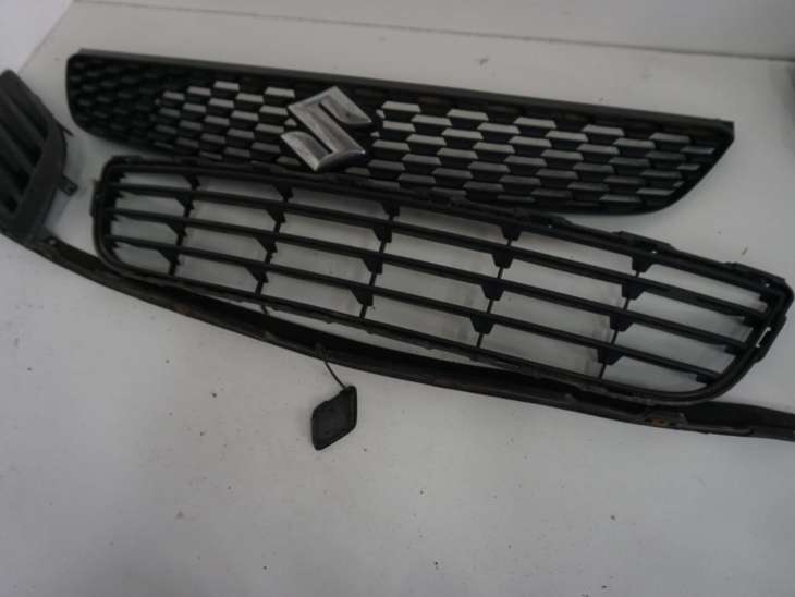 Suzuki Swift IV Mk7 Atrapa Kratka Zderzaka 71741-68l0 1751-68l0