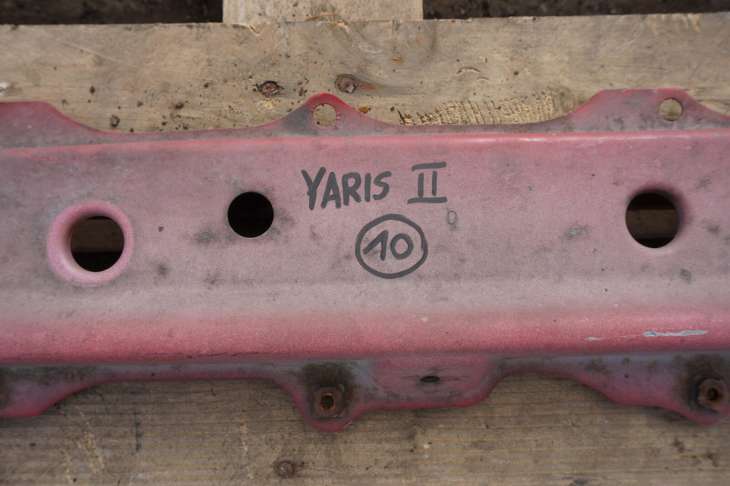 Toyota Yaris II Belka Zderzaka Chłodnicy Nr.10 - Image 2