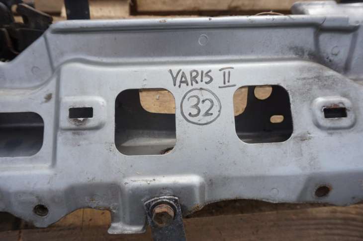 Toyota Yaris II Pas Przedni Belka Zderzaka Nr.32 - Image 2