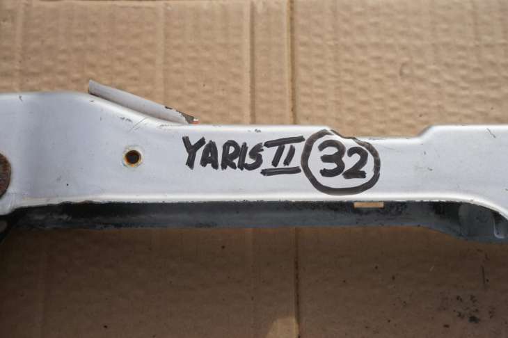 Toyota Yaris II Pas Przedni Belka Zderzaka Nr.32 2 - Image 2