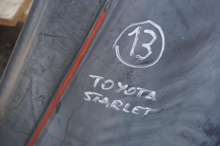 Toyota Starlet Zderzak Przedni 52119-10130 - Image 3