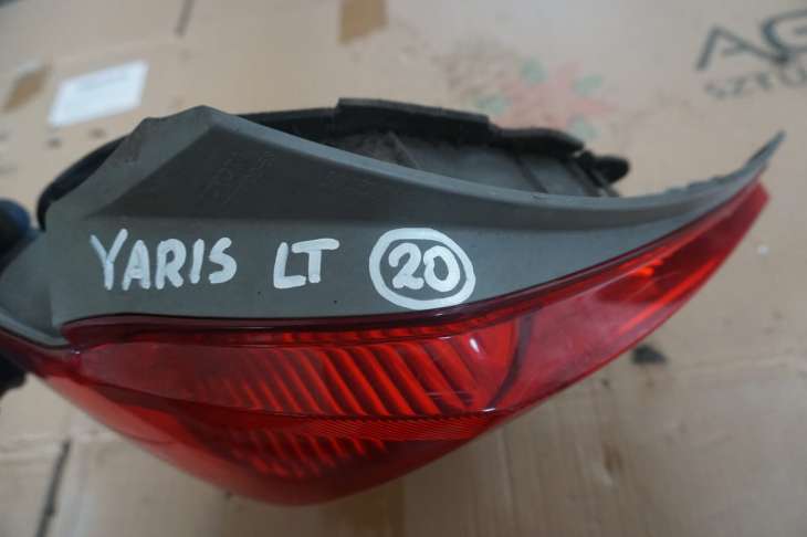 Toyota Yaris II Lift Lampa Tylna Lewa 2009rok Uk - Image 5