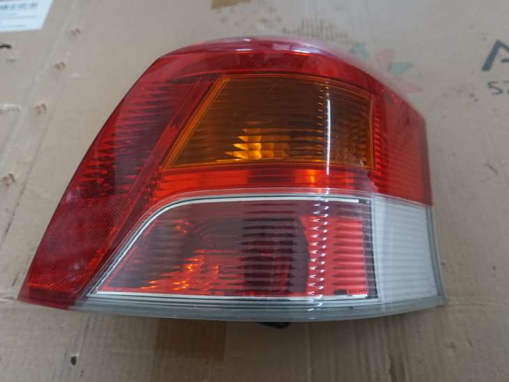 Toyota Yaris II Lift Lampa Tylna Prawa 2009rok Uk