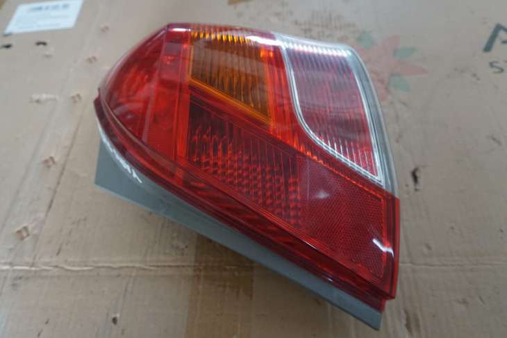 Toyota Yaris II Lift Lampa Tylna Prawa 2009rok Uk - Image 2