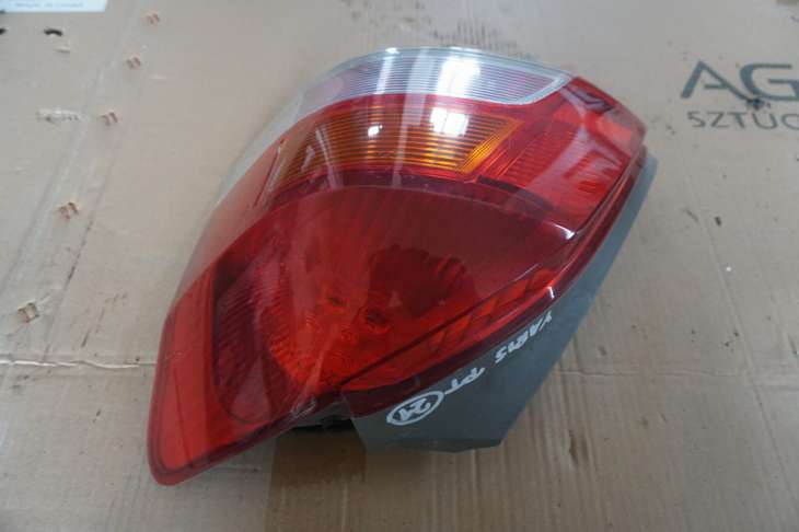 Toyota Yaris II Lift Lampa Tylna Prawa 2009rok Uk - Image 3