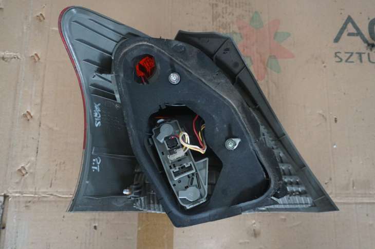 Toyota Yaris II Lift Lampa Tylna Prawa 2009rok Uk - Image 6