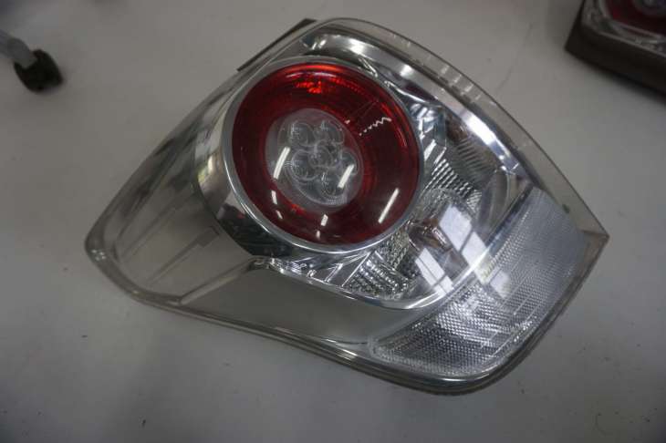 Toyota Verso Lampa Tylna Lewa 815610F101 ANGIELSKA