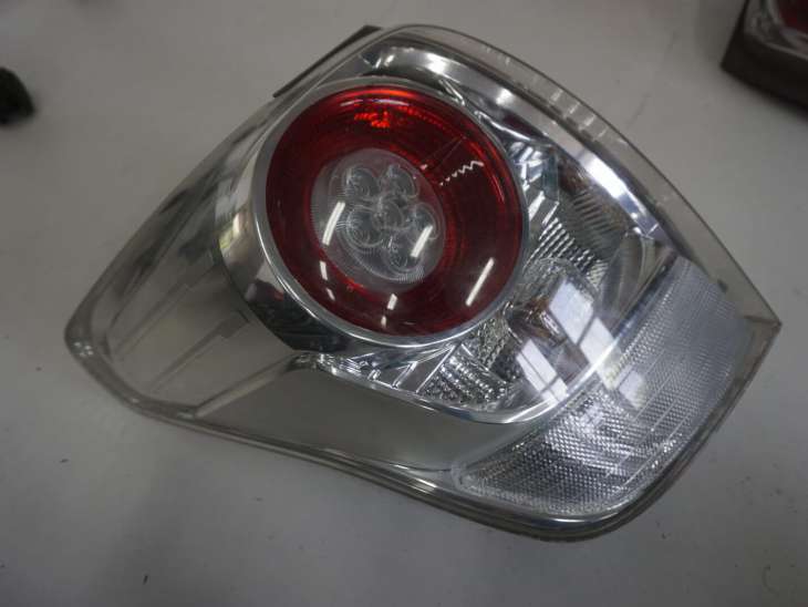 Toyota Verso Lampa Tylna Lewa 815610F101 ANGIELSKA