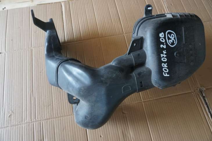 Subaru Forester II Sg Lift 2007rok 2.0b Ej204 Rezonator Powietrza 46040fe050 ; 46012sa080