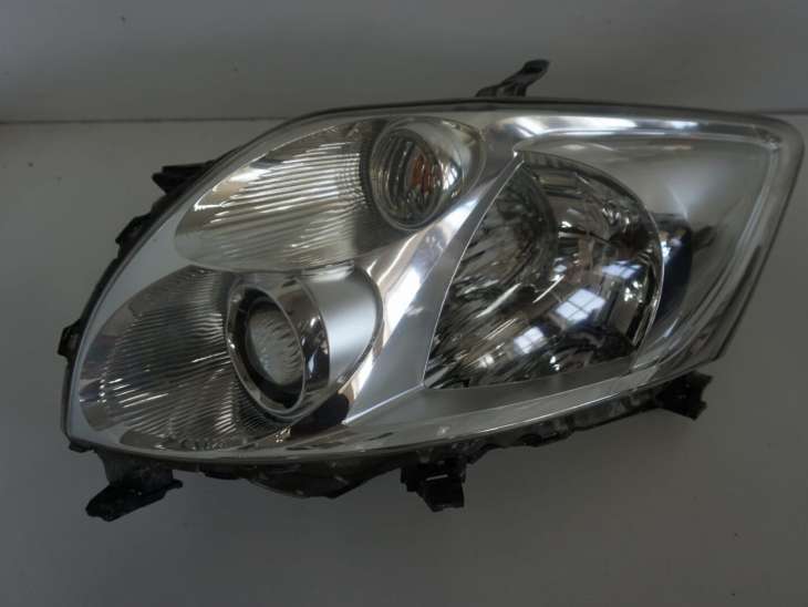 Toyota Auris I Lampa Lewa Przednia 81150-02470