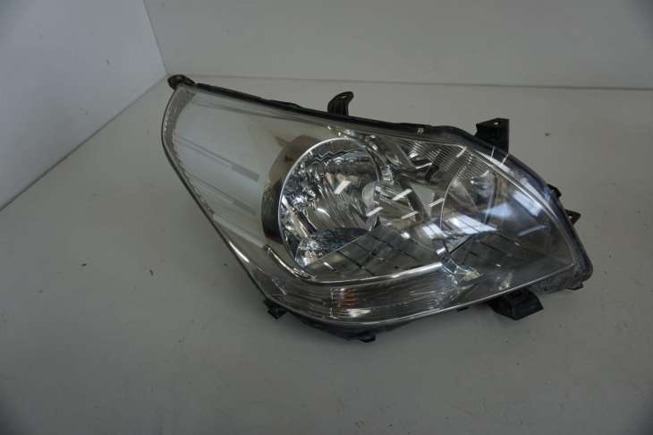 Toyota Verso Lampa Prawa Przednia 81110-0f010 ; 811300F110