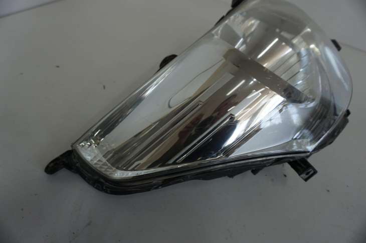 Toyota Verso Lampa Prawa Przednia 81110-0f010 ; 811300F110 - Image 3