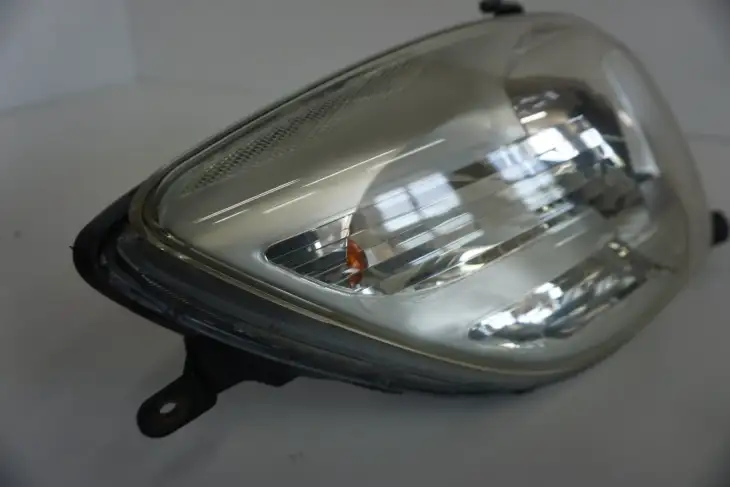 Toyota Yaris II Lampa Przednia Lewa Uk (NR 300) - Image 3