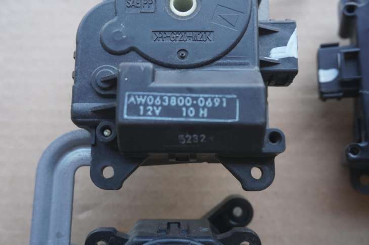 Subaru Tribeca Zawór Nagrzewnicy 063800-0691 063800-1040 063800-6651 077800-0901 - Image 2