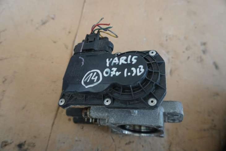 Toyota Yaris II Przepustnica 22030-23010 1.3 Benzyna - Image 3
