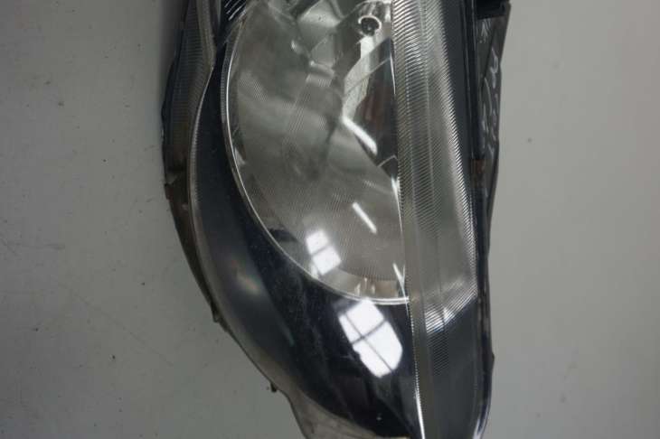 Mitsubishi Colt VI Lift Lampa Przednia Prawa 8301b182 - Image 2