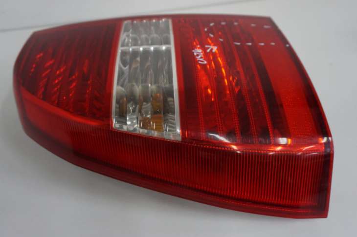 Kia Sportage II Lampa Tylna Lewa 92401-03000 Nr.70 - Image 2
