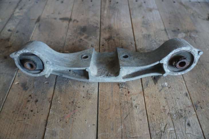 Subaru Impreza Wrx Mocowanie Podpora Wspornik Mostu Tyl 41310ag022 ; 41310ag021 ; 41310ag023 ; 41310ag020 - Image 2