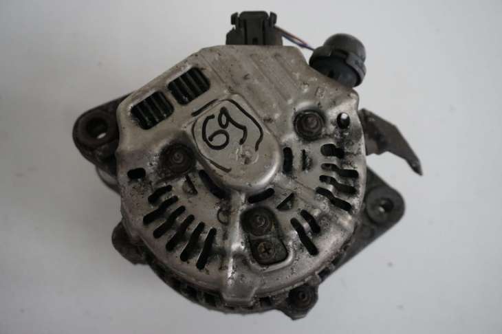 Toyota Yaris I 1.3b Alternator 27060-21030 Nr.69 - Image 3