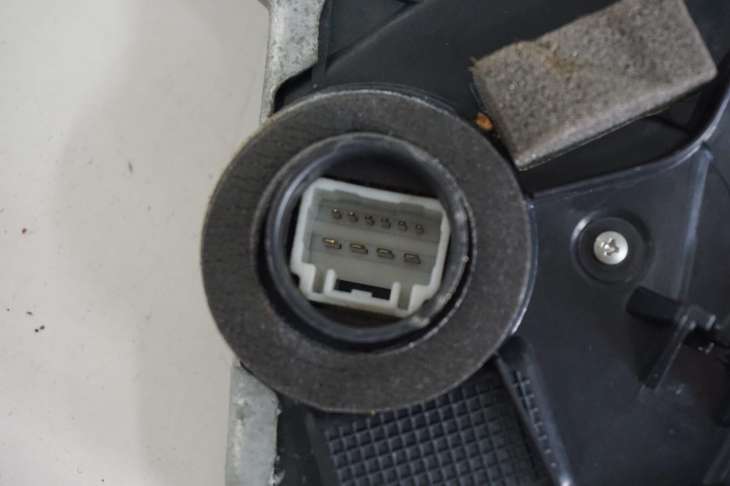 TOYOTA AVENSIS T27 III ZAMEK DRZWI PRAWY PRZOD UK 10PIN 3K0705 NR.19 - Image 4