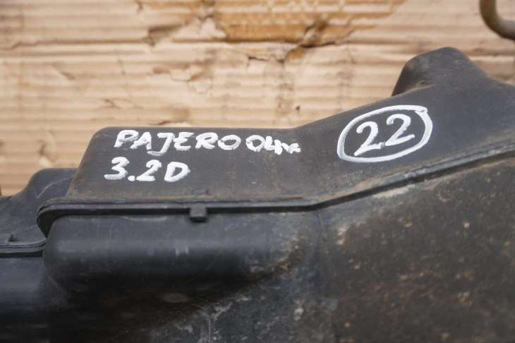MITSUBISHI PAJERO III ZBIORNICZEK PŁYNU SPRYSKIWACZY - obrazek 2