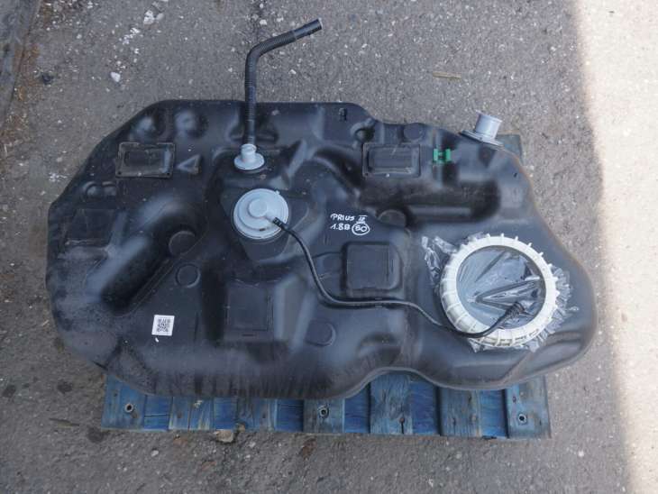 TOYOTA PRIUS III XW30 2009-2015R 1.8B HYBRYDA ZBIORNIK PALIWA 77111-0BJ00 ; 7700147120
