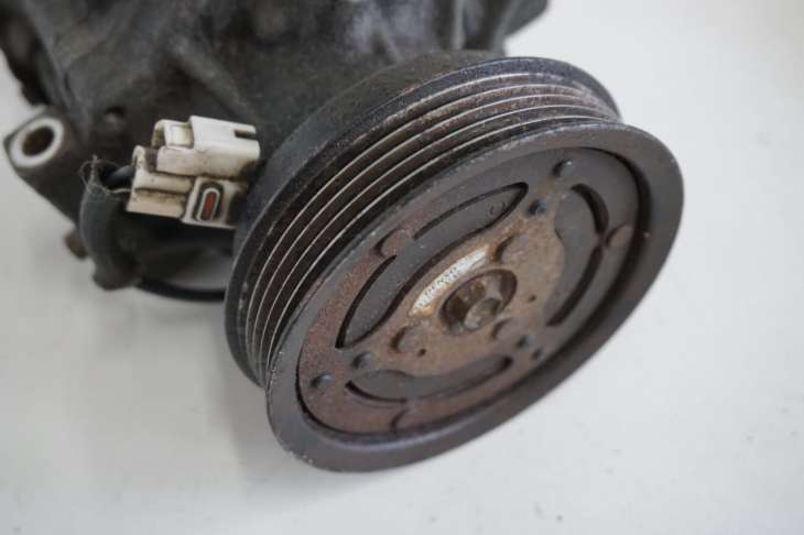 TOYOTA COROLLA E12 KOMPRESOR KLIMATYZACJI 447200-6352 USZKODZONY - Image 3