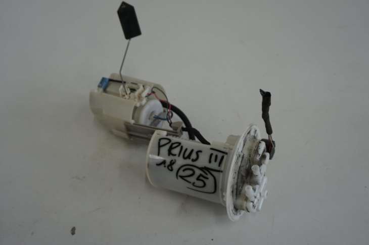 TOYOTA PRIUS III XW30 POMPA PALIWA 77704-47060