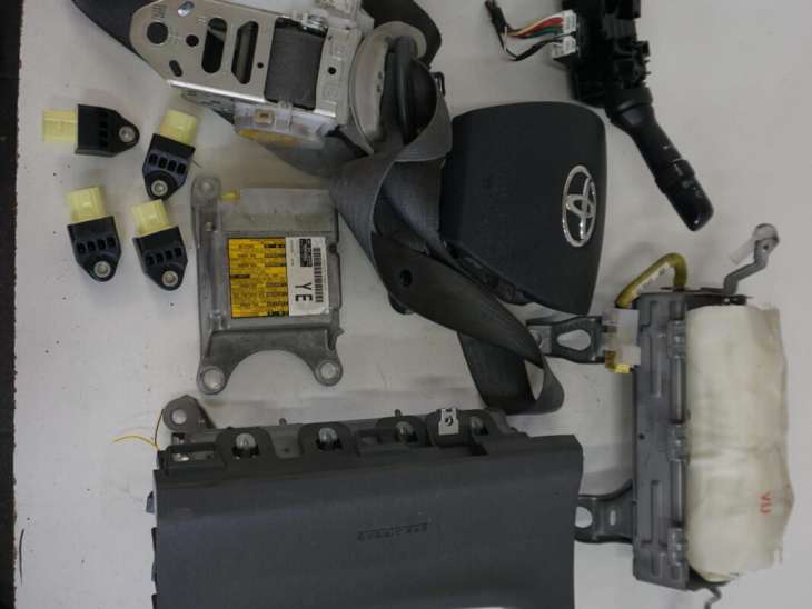 TOYOTA PRIUS III XW30 PODUSZKI POWIETRZNE AIRBAG 2010rok
