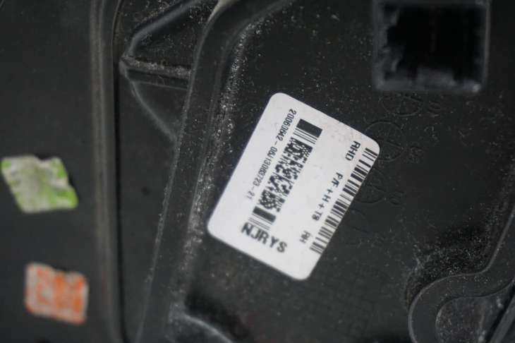 HYUNDAI i20 II LIFT LUSTERKO PRAWE RYS - Image 6