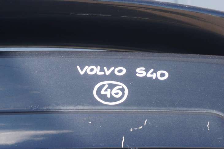 VOLVO S40 KLAPA BAGAŻNIKA SPOILER 2001rok - Image 2