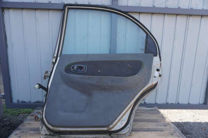 KIA SHUMA DRZWI PRAWE TYLNE 7Y 2001rok - Image 9