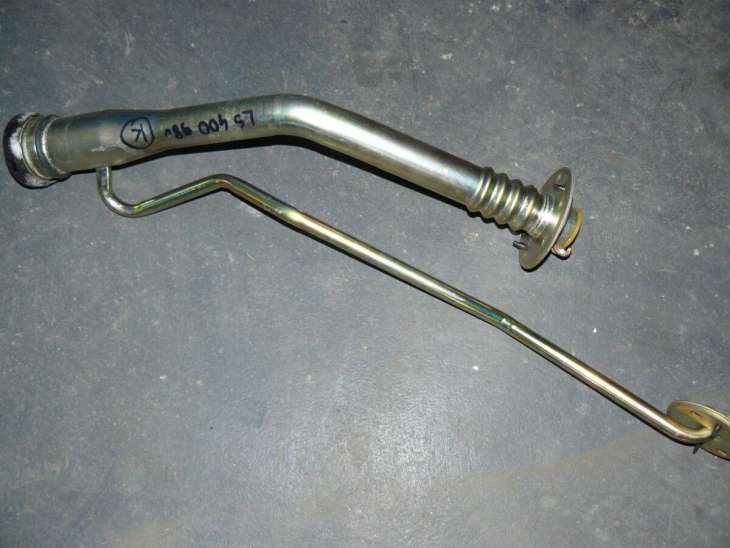 Lexus Ls400 1997 1998r Rura Wlewu Paliwa - Image 2