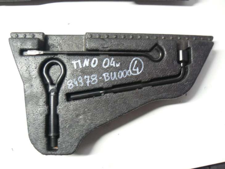 Nissan Almera Tino Schowek 84978-Bu000 84978-Bu000