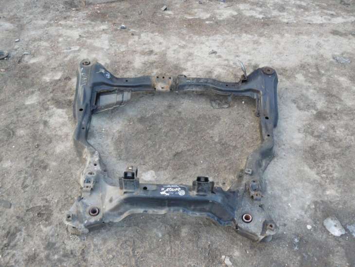 Hyundai Coupe 2004r Belka Zawieszenia Przedniego