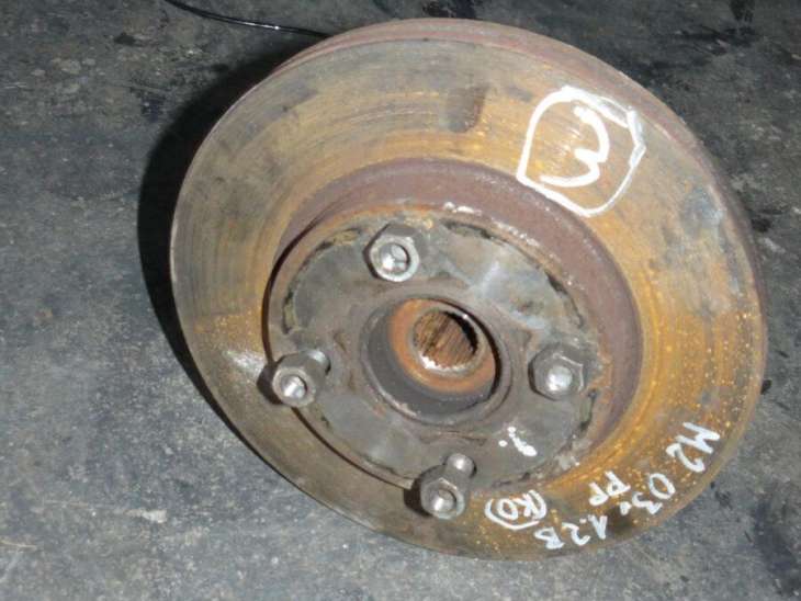 Mazda 2 2003r 1.2b Zwrotnica Piasta Prawy Przód