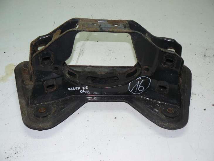 Hyundai Santa Fe 2004r Belka Tylna Zawieszenia