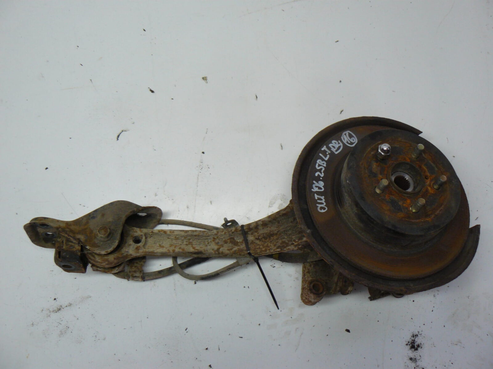 Subaru Outback 06r 2.5b Zwrotnica Piasta Lewy Tył
