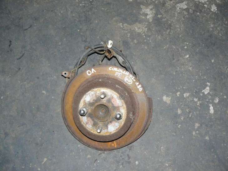 Toyota Corolla Verso 2002r 1.8 Zwrotnica Piasta Prawy Tył