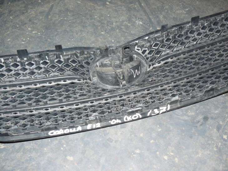 Toyota Corolla E12 2004 2005r Grill Atrapa - Image 2