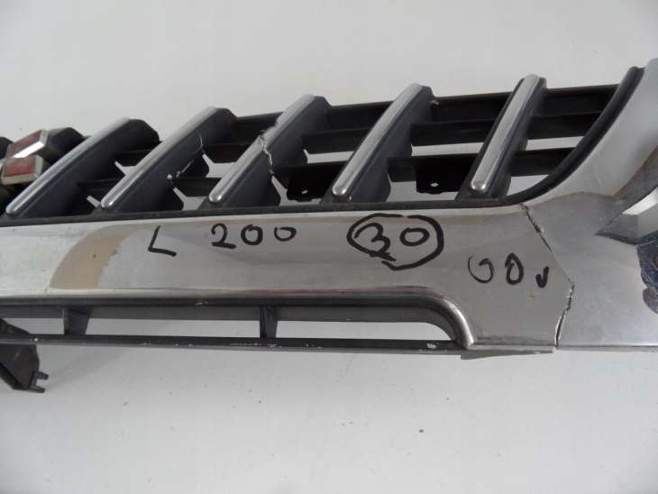 Mitsubishi L200 2.5d 2000r Grill Atrapa Mr339879 - Image 2