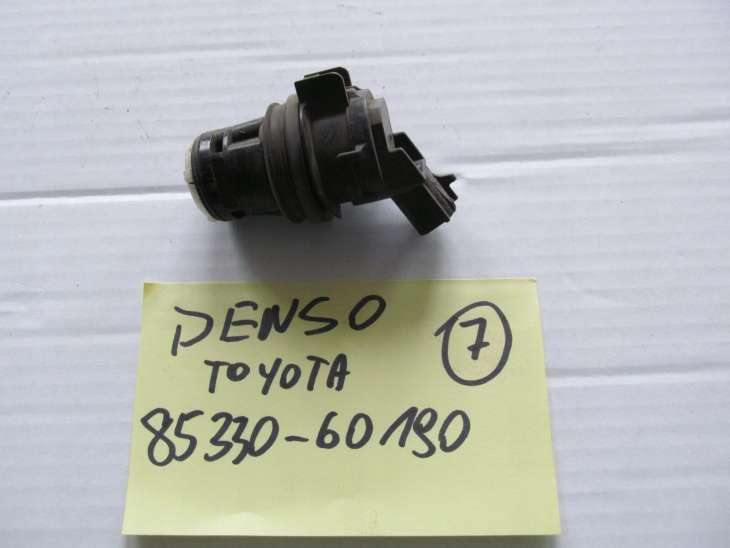 Toyota Auris Rav4 Pompka Spryskiwacza 85330-60190