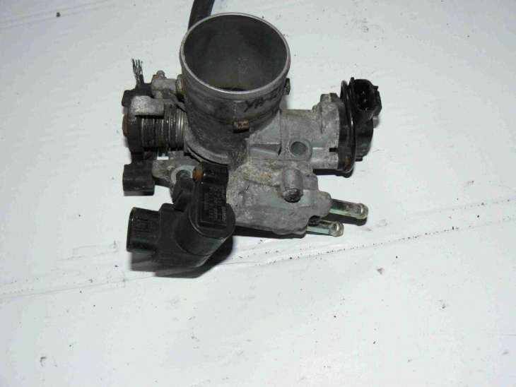 Toyota Yaris Przepustnica 89452-20130 22270-21010
