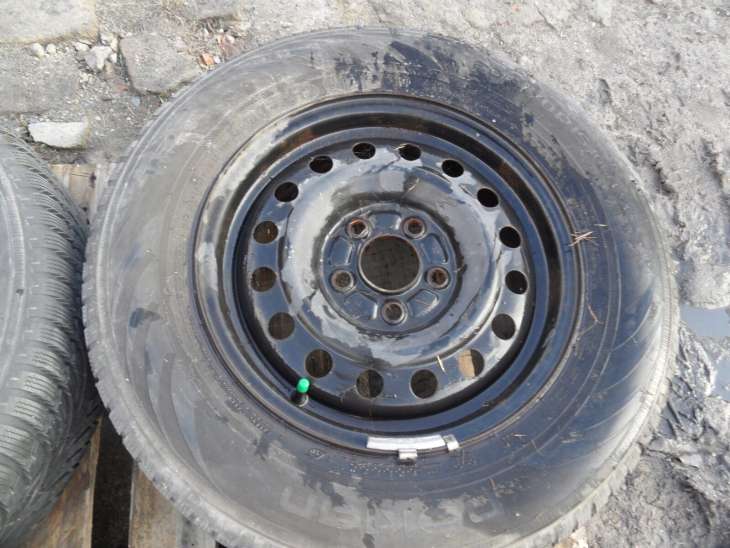 Felgi Nissan Au000 15x6jj 5x114,3 Nokian 205/70r15 - Image 3